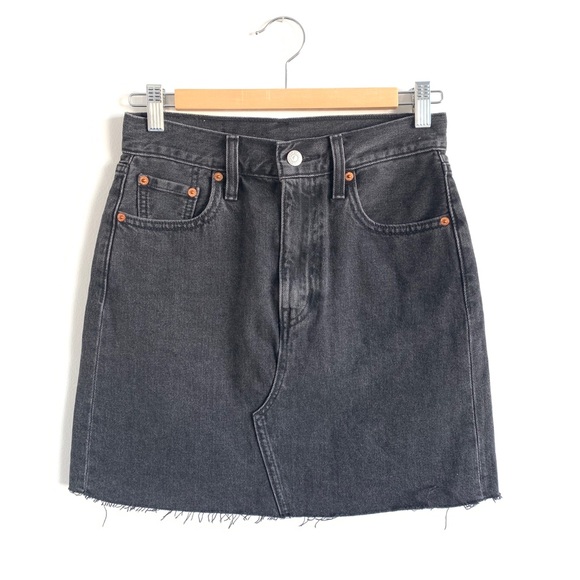 Levi’s black high waisted denim skirt - Picture 3 of 3